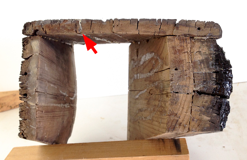 Newly bonded seam with red arrow pointer